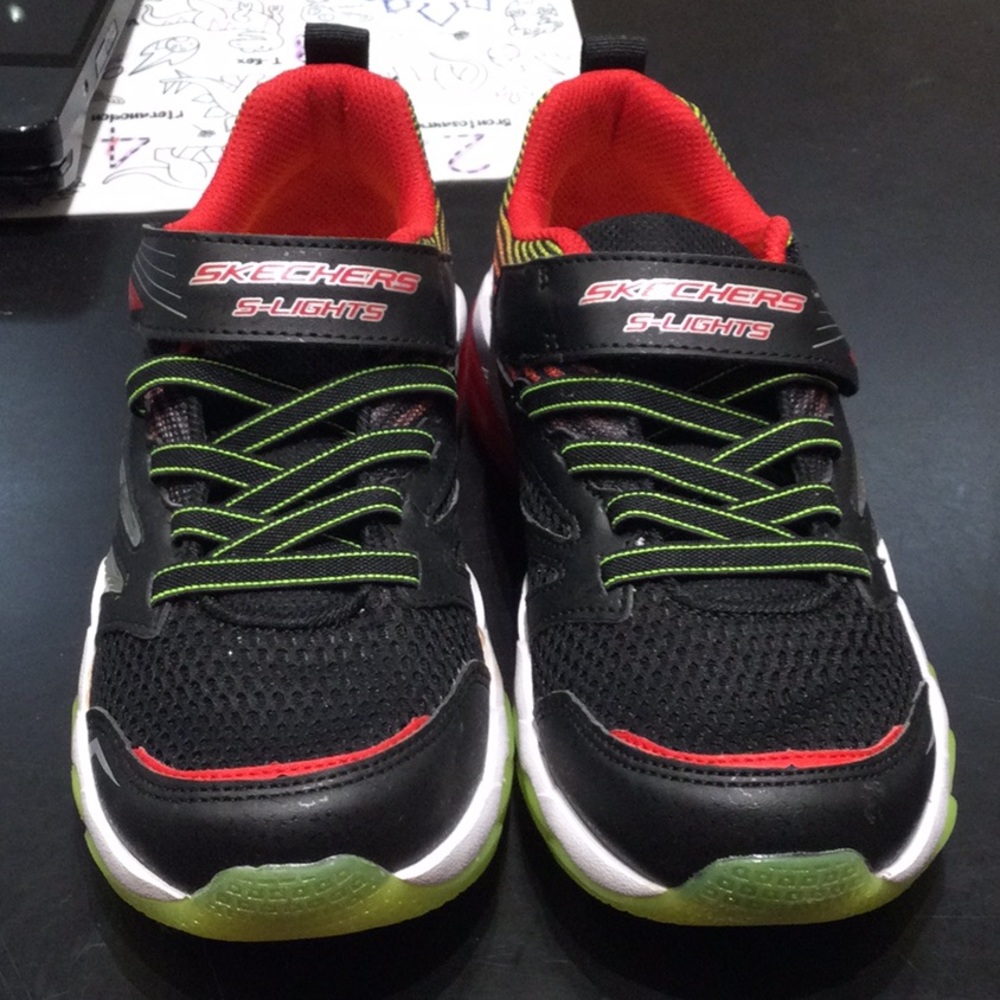 Skechers lights rapid flash size 4 NWT NIB